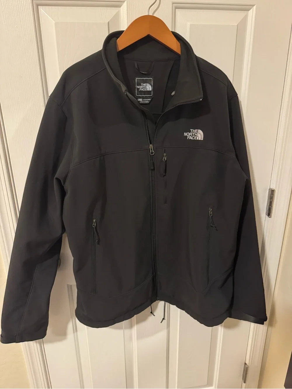 The North Face Black Men’s Lightweight Softshell Jacket